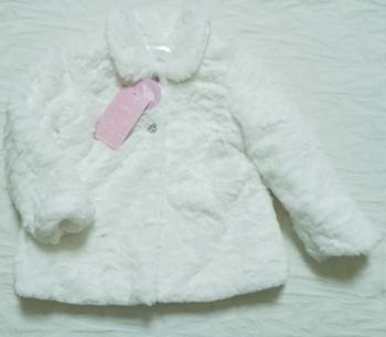 Gémo manteau veste fausse fourrure blanche 24 mois