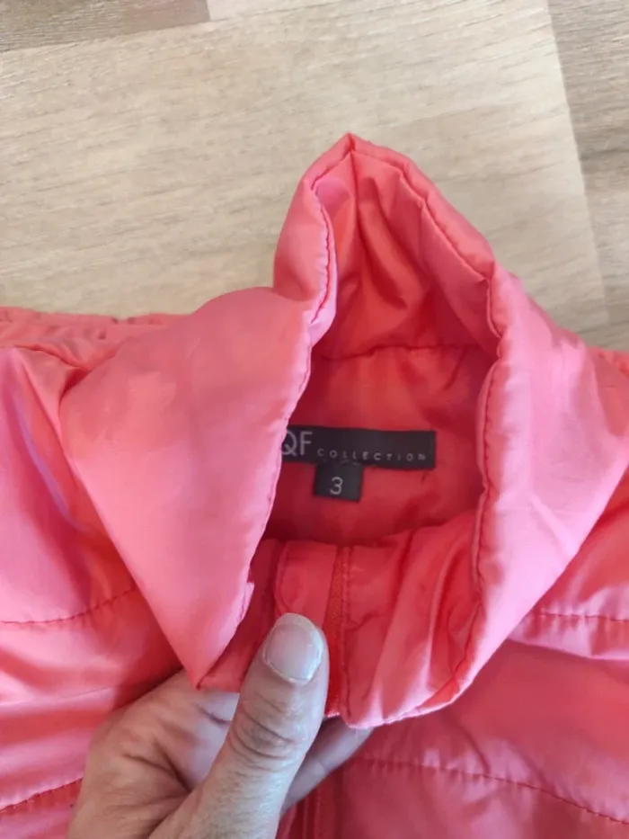 Doudoune fine étiqueté 3 ans mais taille 4 ans - photo numéro 8