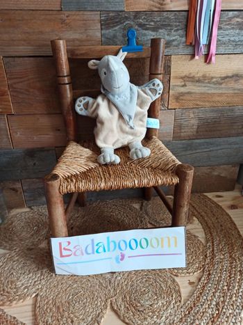 Doudou marionnette rhinocéros baby nat tbe