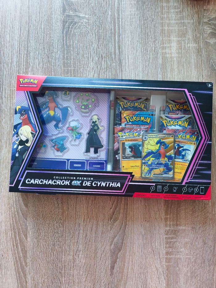 Coffret Carchacrok ex de Cynthia Pokemon