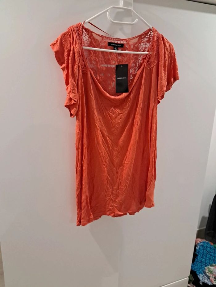 T shirt v