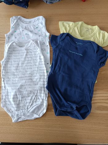 Lot de bodys taille 62/68cm-6mois