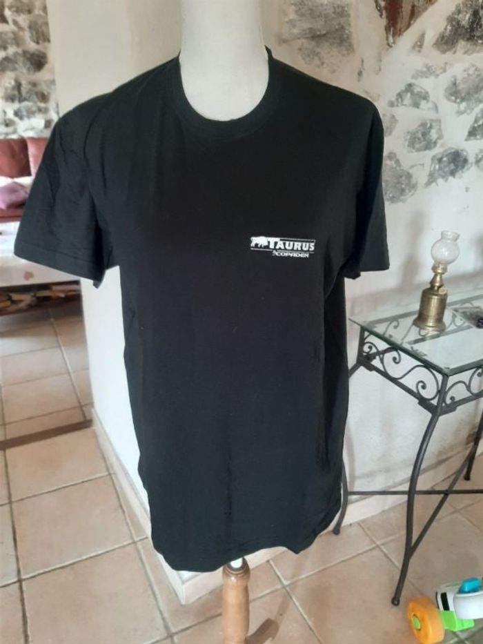 Tee-shirts longueur 71 cm.