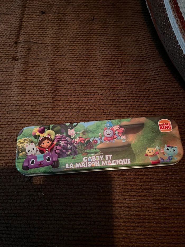 Plumiers gabby et la maison magique - photo numéro 2