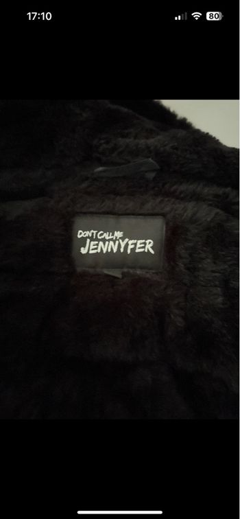 Blouson noir à capuche