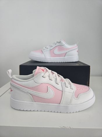 Nike Jordan 1 low taille 35 neuves blanc rose