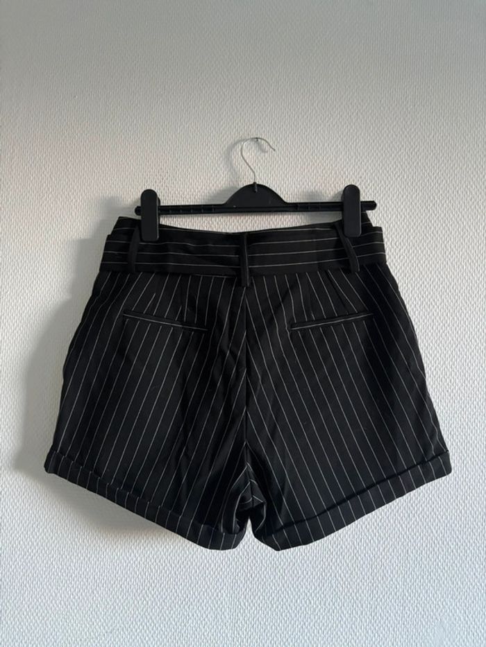 Short à rayures - photo numéro 4