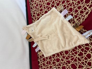 Doudou lapin Diinglisar attaché tétine