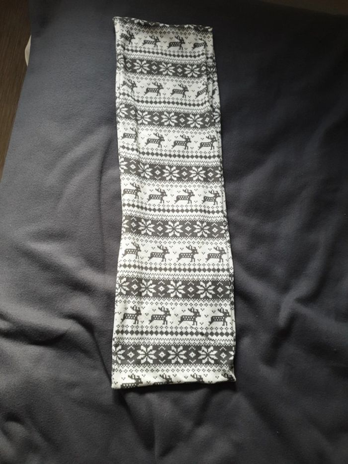 Écharpe tour de cou snood motifs hiver gris et blanc - photo numéro 4