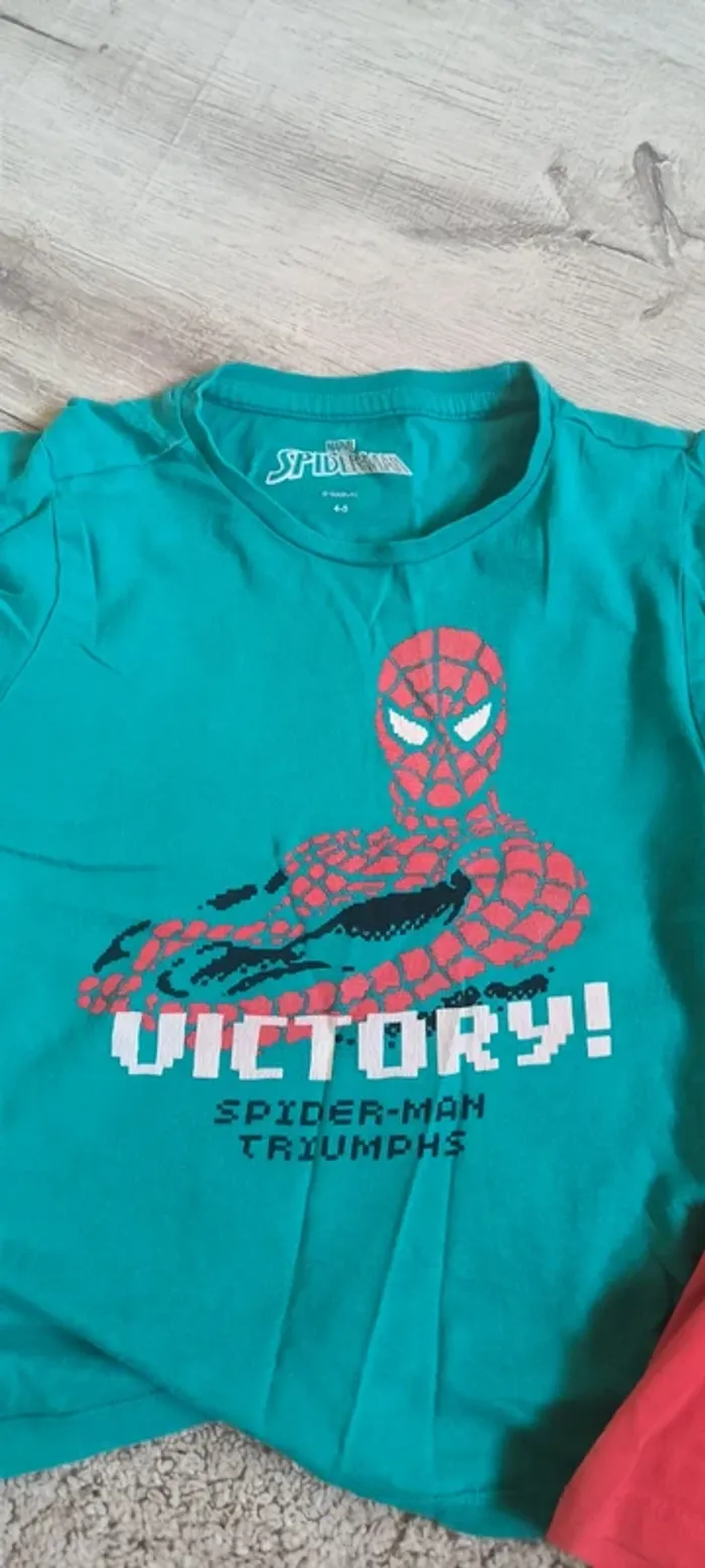 Lot t-shirt 4 -5 ans - photo numéro 2