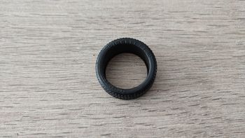 Pneu avant seul pièce détachée miniature Burago Bburago Ferrari F40 1/18 1/18e #B12