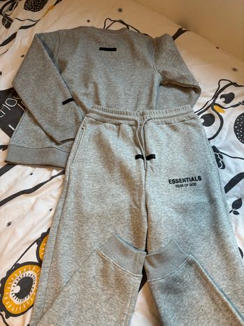Ensemble essentials gris 
