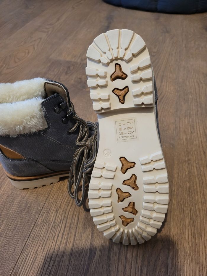 Chaussure Vertigo neuve - photo numéro 2