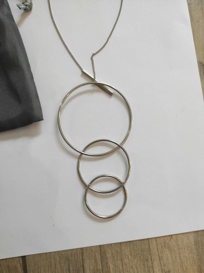 Collier argenté avec 3 anneaux neuf - photo numéro 2