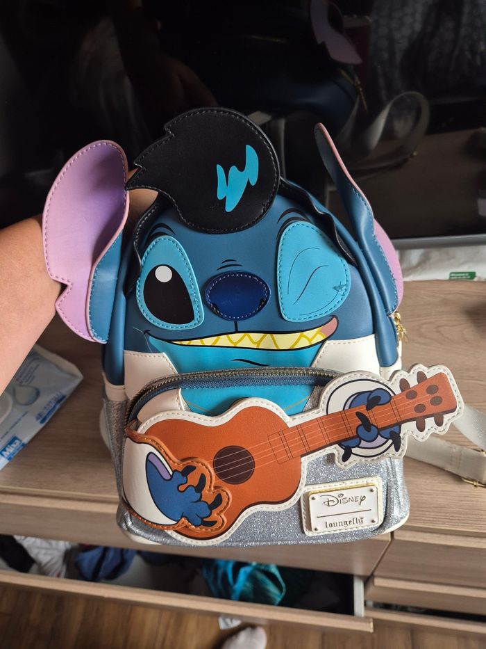 Loungefly stitch guitare