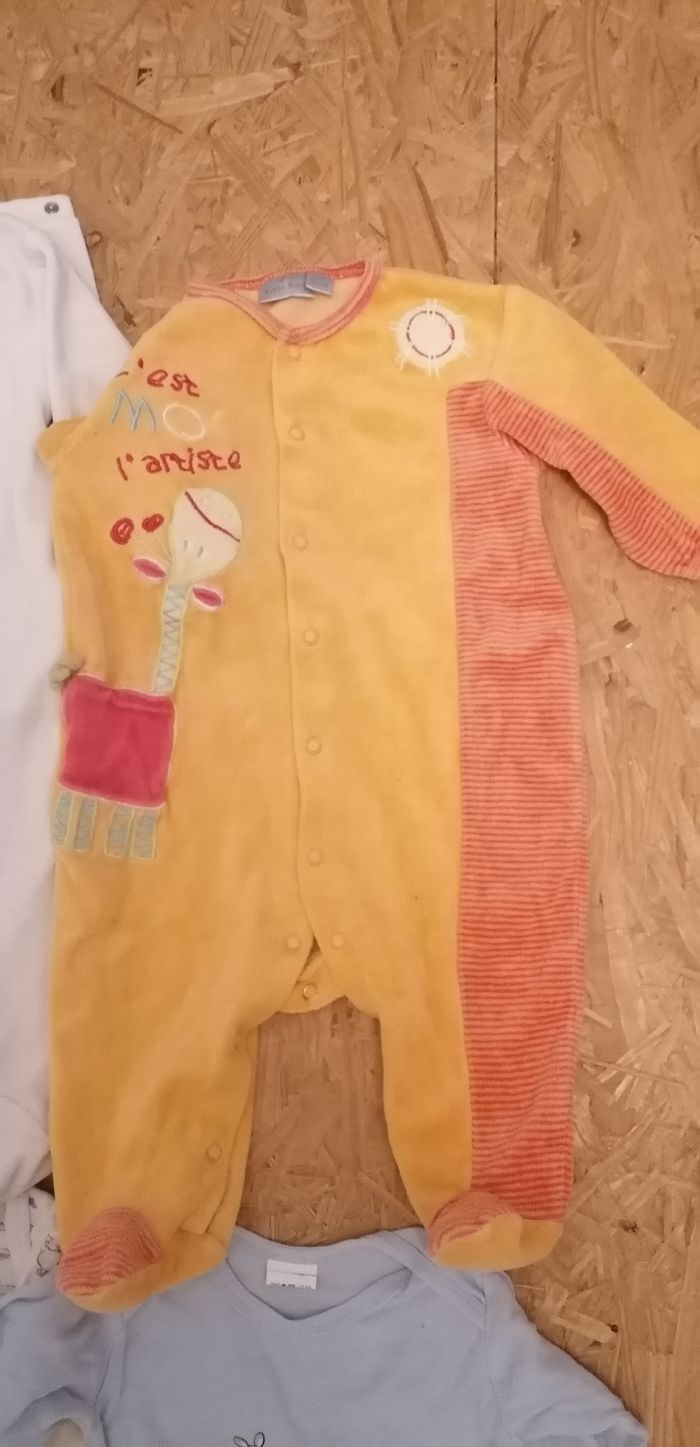 Lot bodies pygama 6mois - photo numéro 3