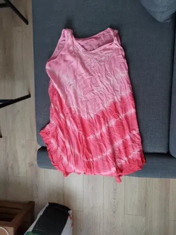Jolie robe rose avec dessin