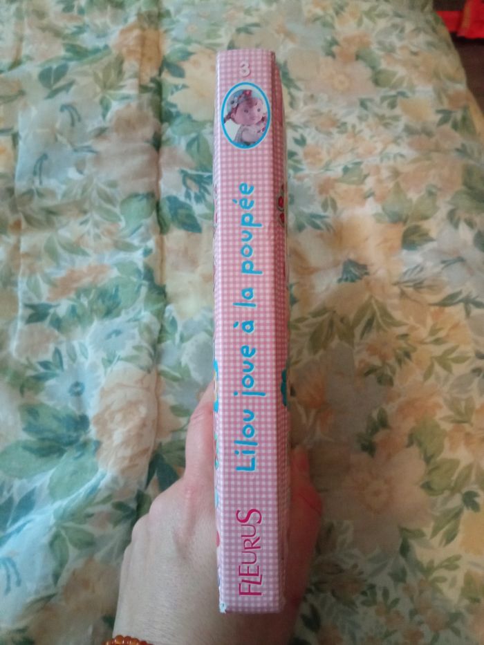 P'tite fille, Lilou joue à la poupée - photo numéro 4