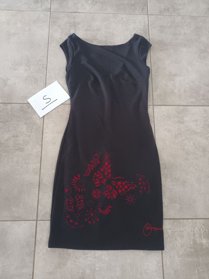 Robe noire sans manches taille S Desigual