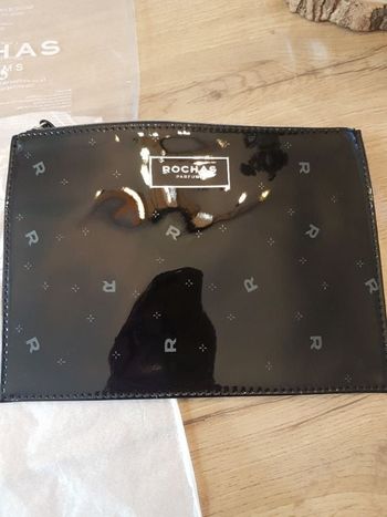 Pochette noire Rochas