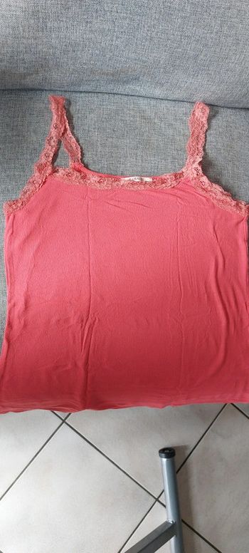 Débardeur rose corail dentelle