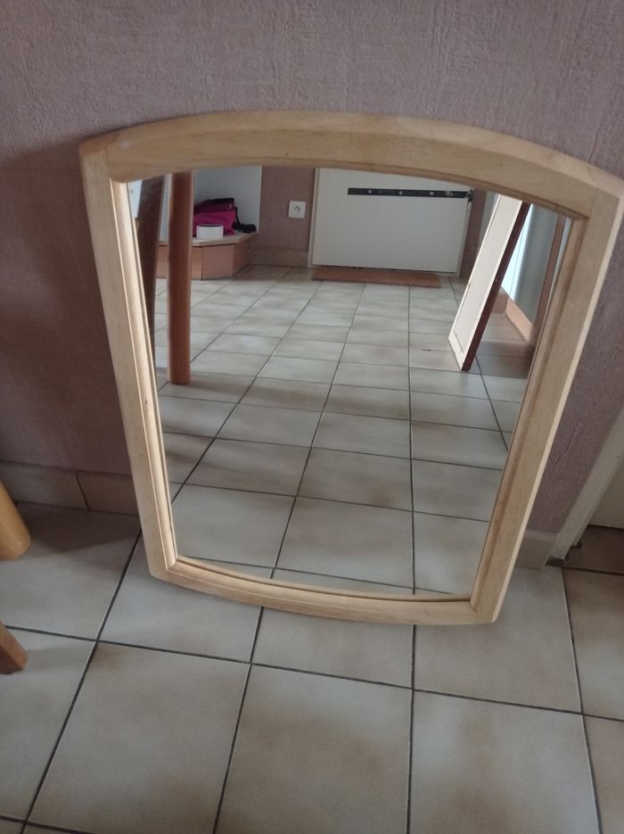 Joli miroir mural en bois