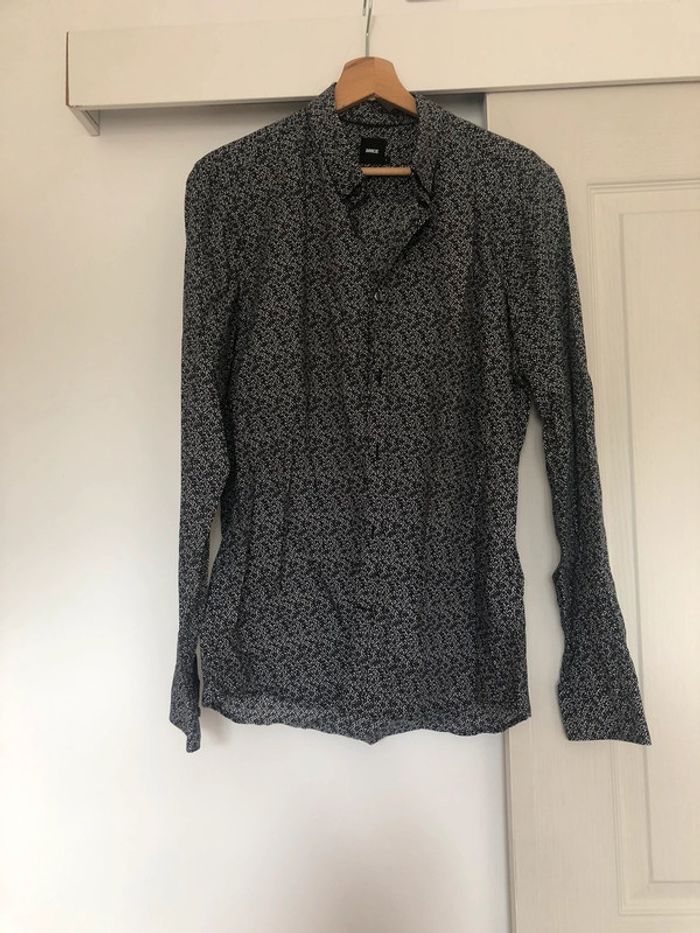 Chemise noir et blanche