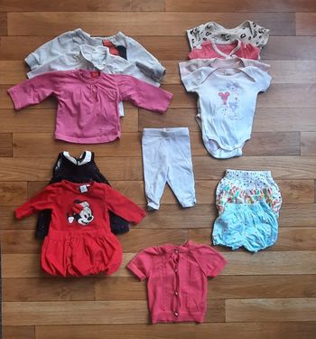 Lot de 14 vêtements fille 3 mois
