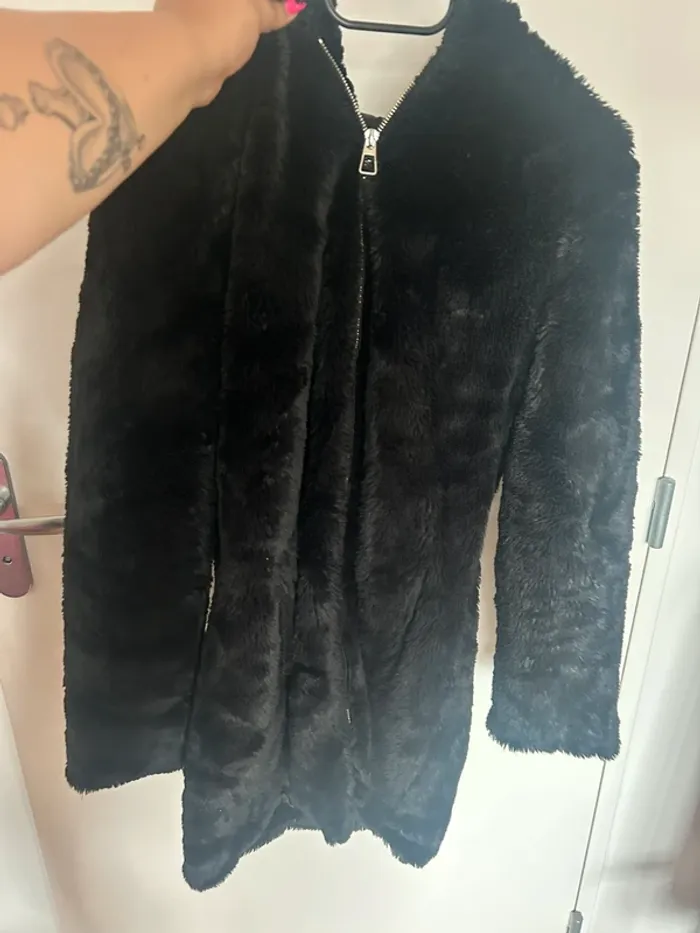 Manteau fausse fourrure à capuche taille M - photo numéro 4