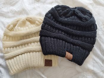 Sublime bonnet beige et noir