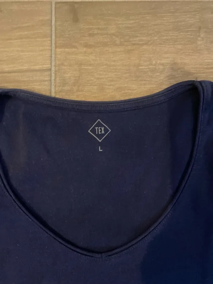Teeshirt col V - photo numéro 2