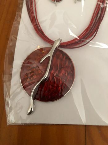Parure collier et boucles d'oreilles fantaisie rouges neuves