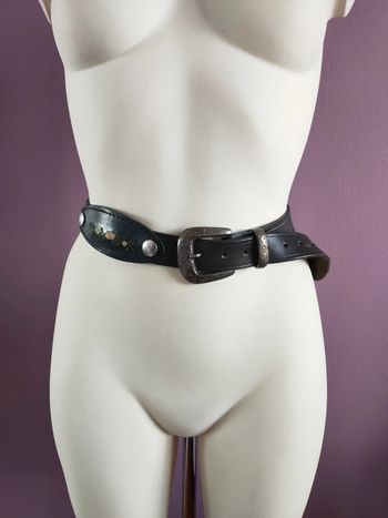 Ceinture en cuir fleurie vintage