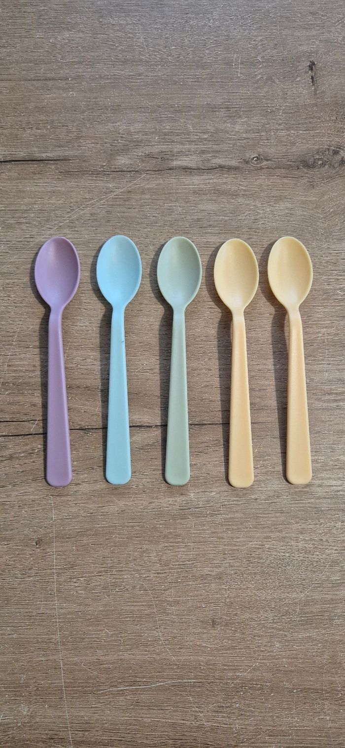Lot cuillères pour bébé