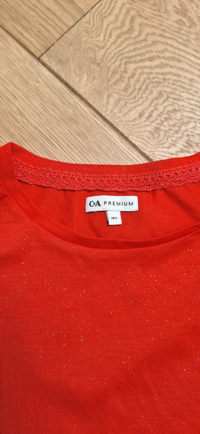 Blouse avec volants  aux épaules. - photo numéro 3