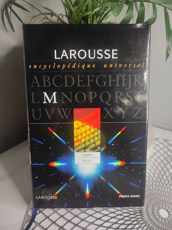 Larousse encyclopédie universel vol10