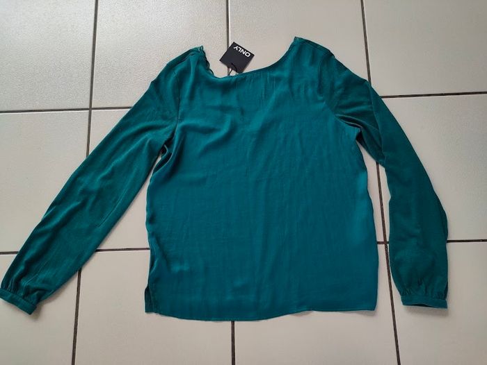 sweat only vert dos V bordure dentelle taille 36 NEUF - photo numéro 8