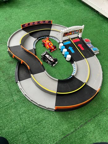 Circuit de course Snake & Go Racers démontable avec 2 voitures