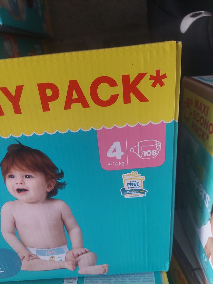 Couches pampers baby dry taille 4 neuve