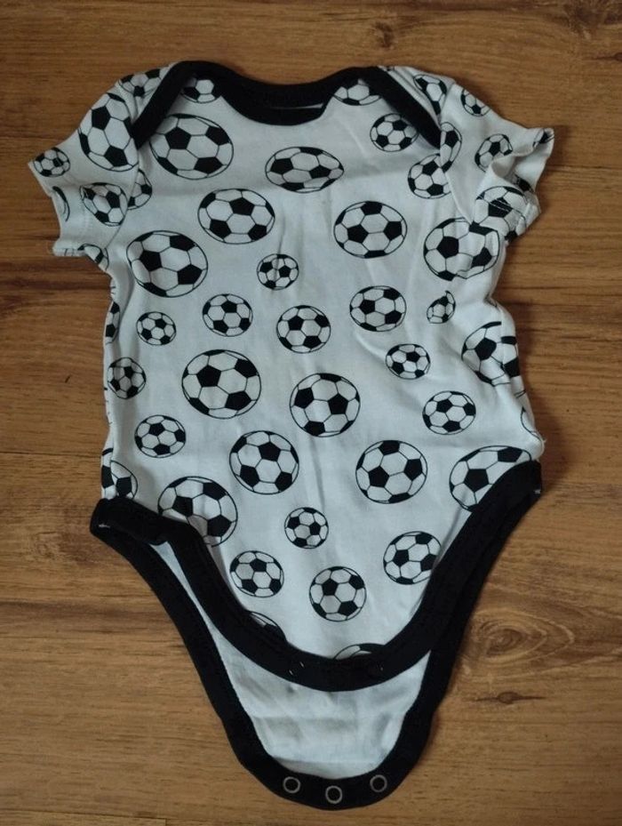 Body manches courtes c&a taille 6 mois