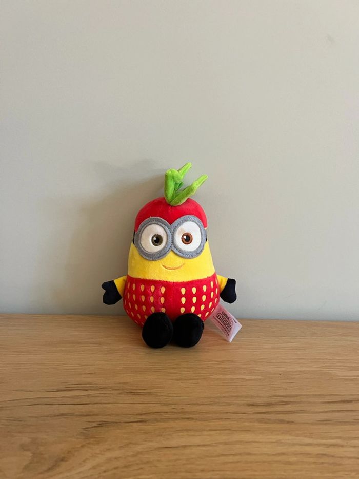 Peluche Les minions - fraise