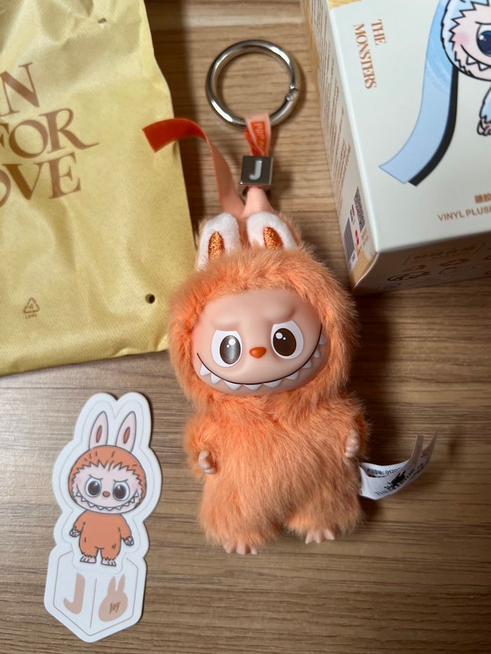 Labubu Pin for Love J - photo numéro 2