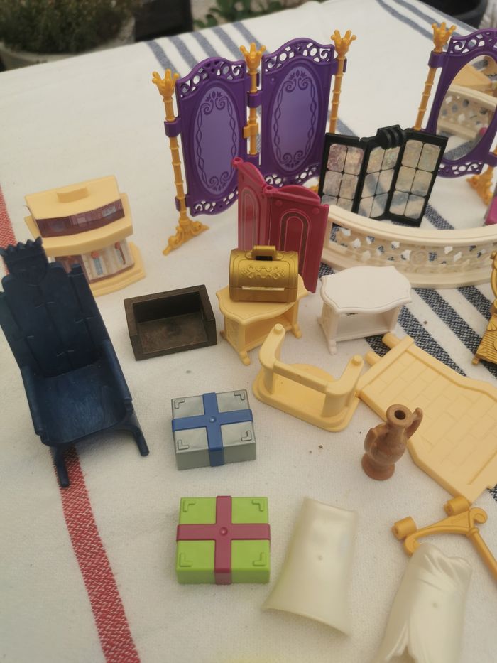 Gros lot de 42 pièces détachées Playmobil château et autres - photo numéro 4