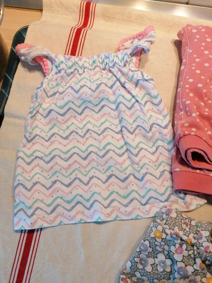 Lot de 4 vêtements taille 12 mois - photo numéro 2