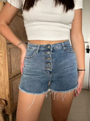 Short en jean bleu taille haute