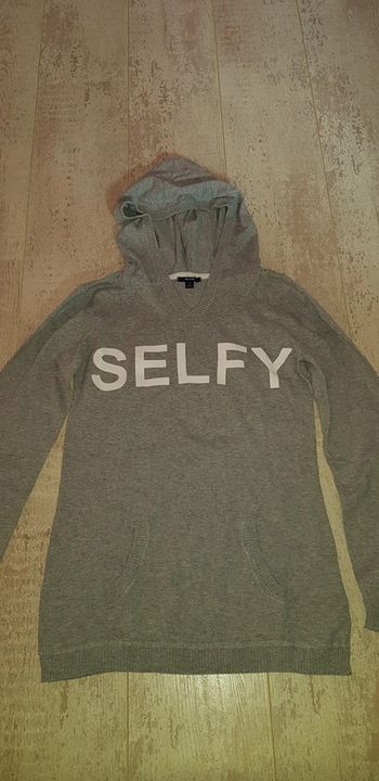 Sweat à capuche gris