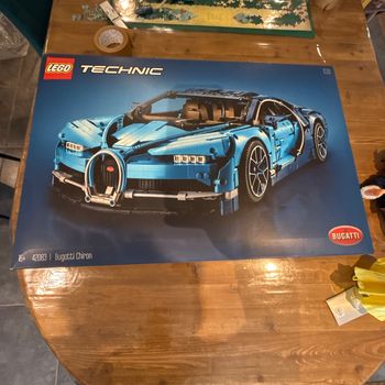 Lego technic bugatti Chiron 42083 à finir