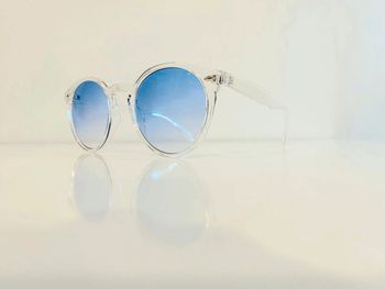 Lunette de soleil mixte Pantos transparente verres bleus dégradés UV protection catégorie 1