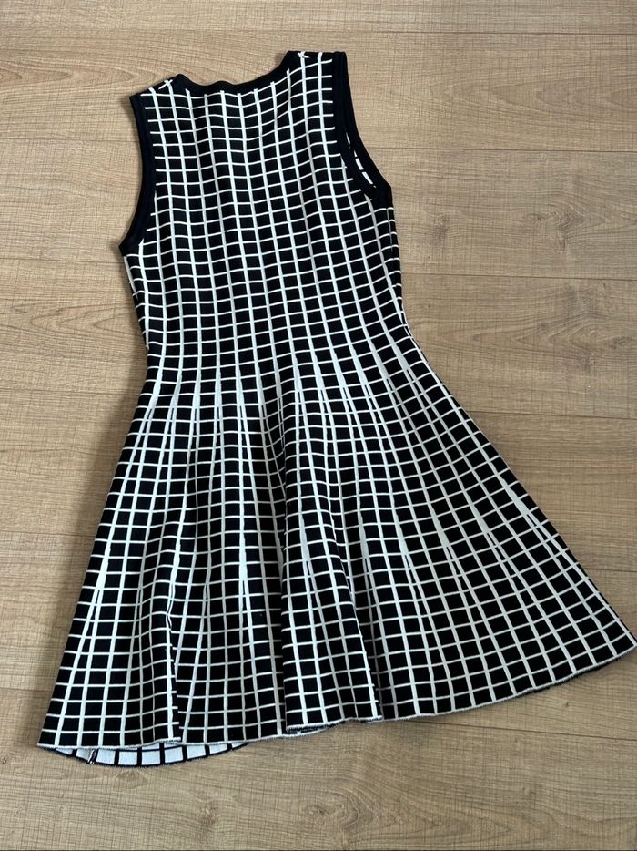 Robe noire et blanche sans manches Molly Bracken taille 2 TBE - photo numéro 8