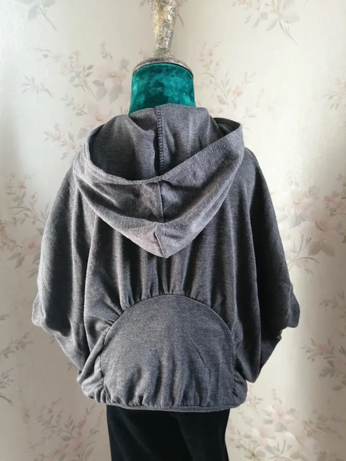 Pull cape fin gris à capuche avec bouton et fermeture / sans marque / (8ans) - photo numéro 6